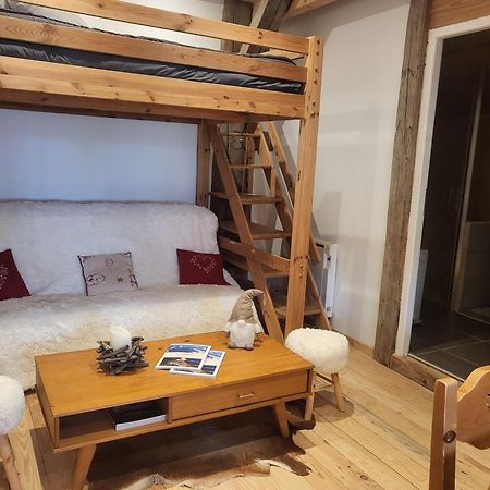 Bed and Breakfast Le Nid Des Cerfs Essert-Romand Esterno foto