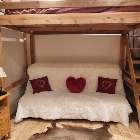 Bed and Breakfast Le Nid Des Cerfs Essert-Romand Esterno foto