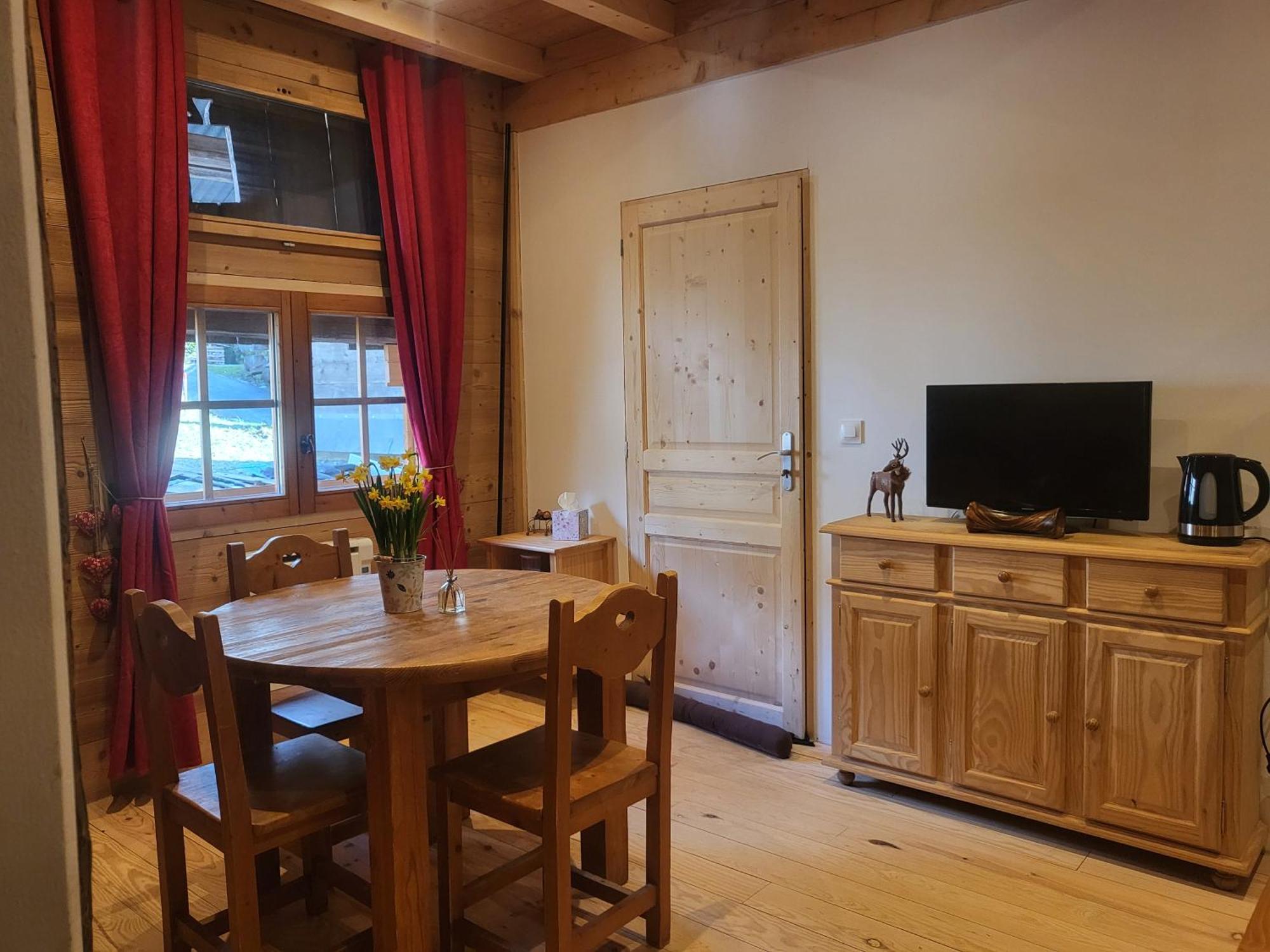 Bed and Breakfast Le Nid Des Cerfs Essert-Romand Esterno foto