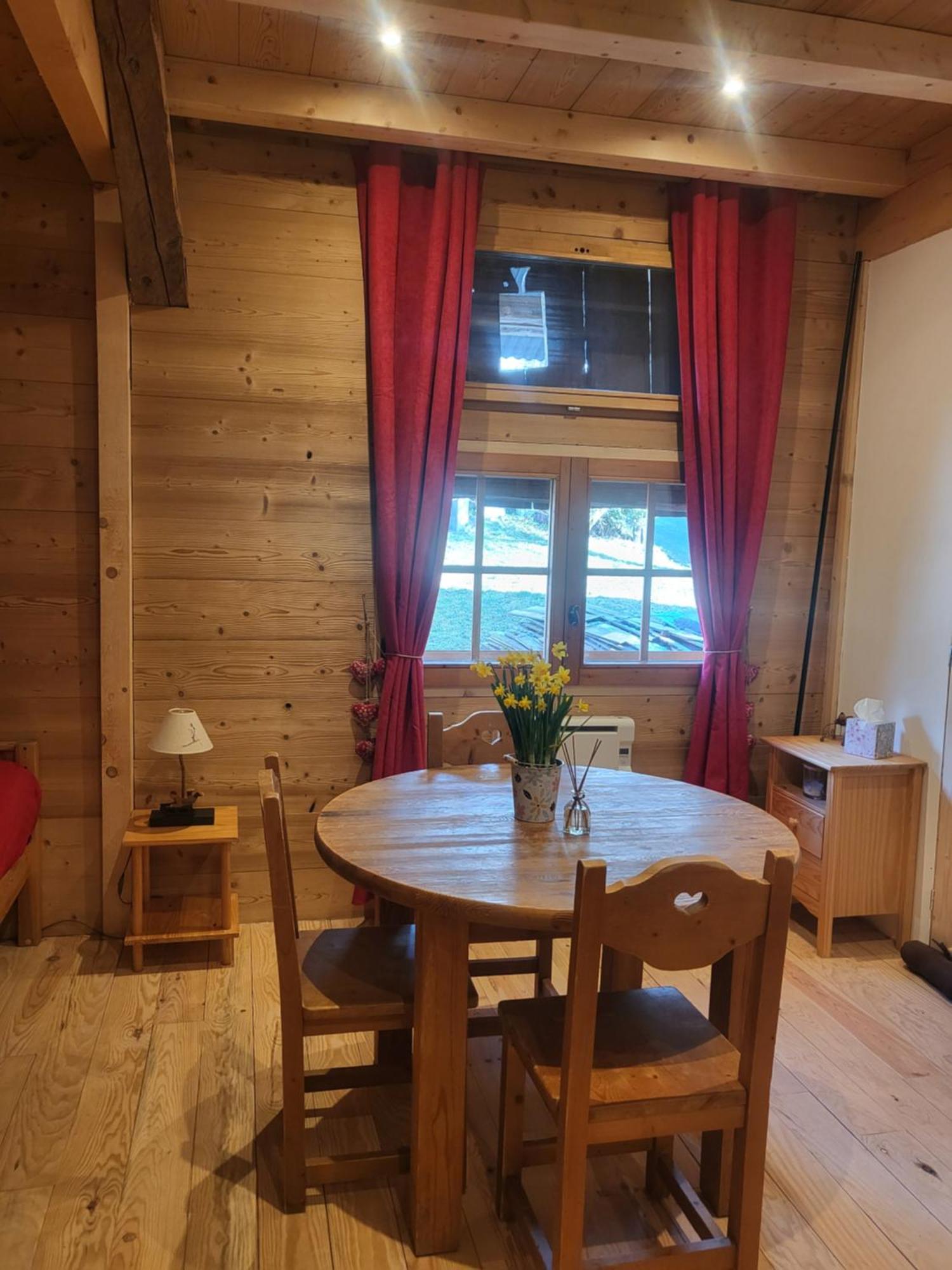Bed and Breakfast Le Nid Des Cerfs Essert-Romand Esterno foto